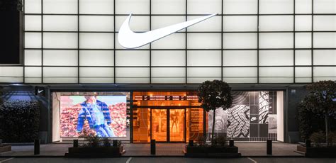 Finde einen Nike Factory Store in deiner Nähe.. Nike DE